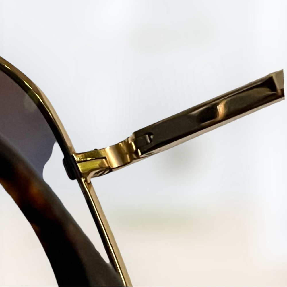 Victoria Beckham Double Bridge V-Line Navigator In Gold-Tortoise- 59mm $325 New - Picture 7 of 14